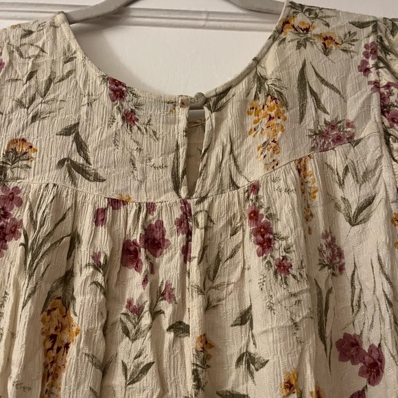 American Eagle Outfitters Cream and Floral Ruffled Blouse - Picture 5 of 5